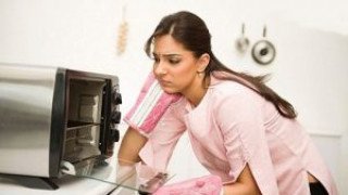 Vì sao lò nướng thức ăn không chín đều?