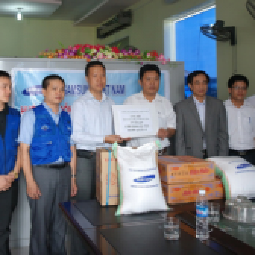 Samsung tặng máy giặt cho đồng báo lũ miền Trung