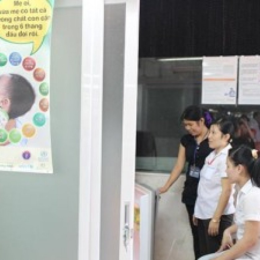 Cấp tủ lạnh giúp công nhân nuôi con bằng sữa mẹ