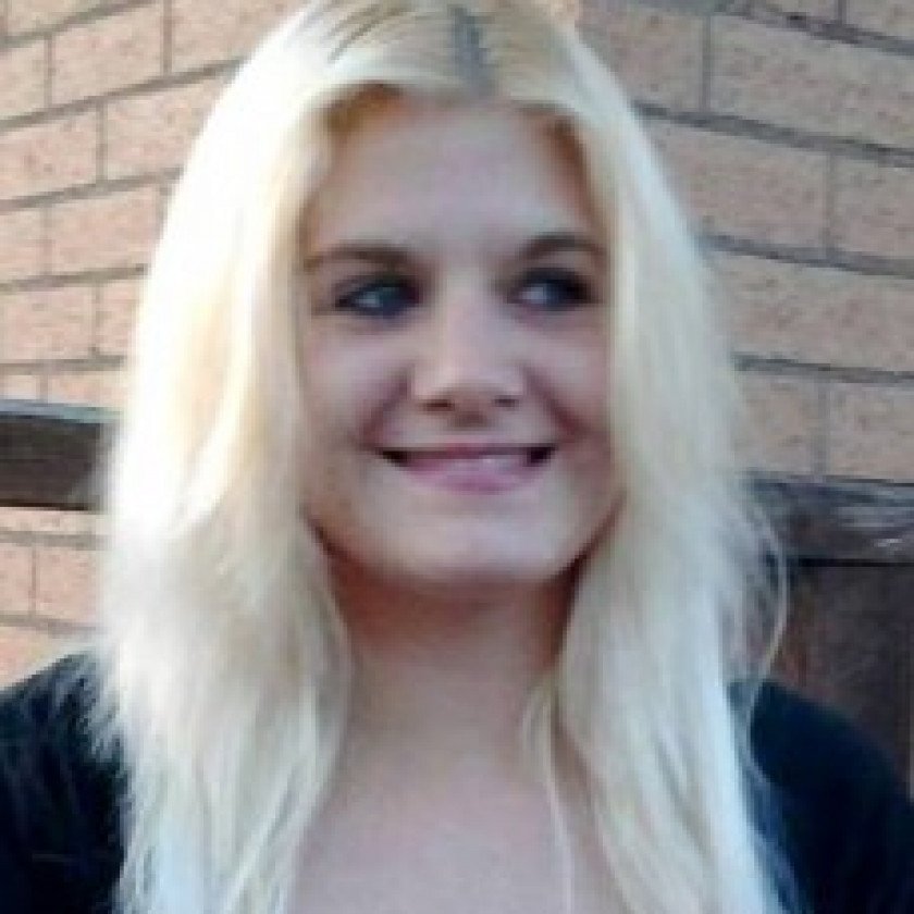 Cô gái Anh vào tù vì quay mèo trong lò vi sóng