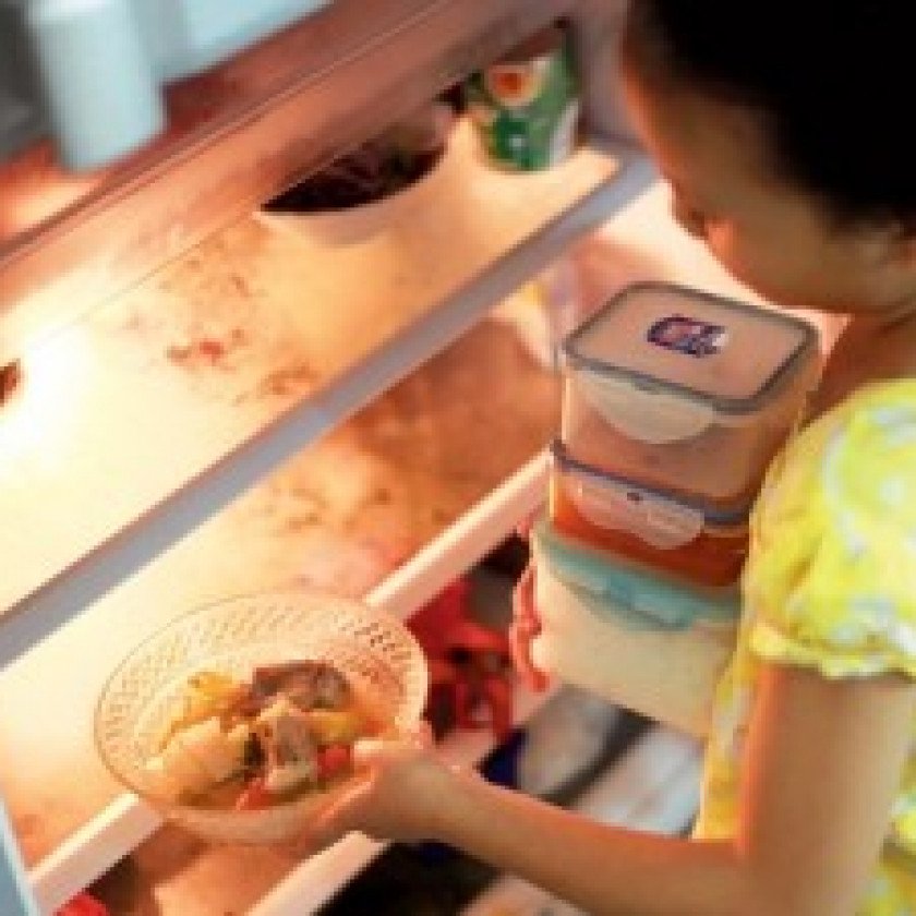 Giúp tủ lạnh bền không nên để thực phẩm còn nóng