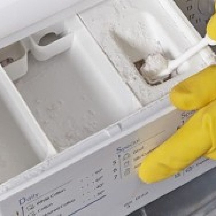 Tại sao nên vệ sinh ngăn đựng nước xả và xà phòng?